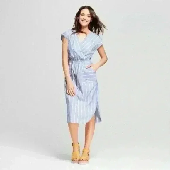 Universal Thread Chambray Striped Dress - Picture 1 of 4